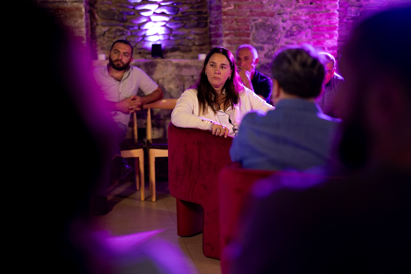 A group of people sitting in chairs

Description automatically generated